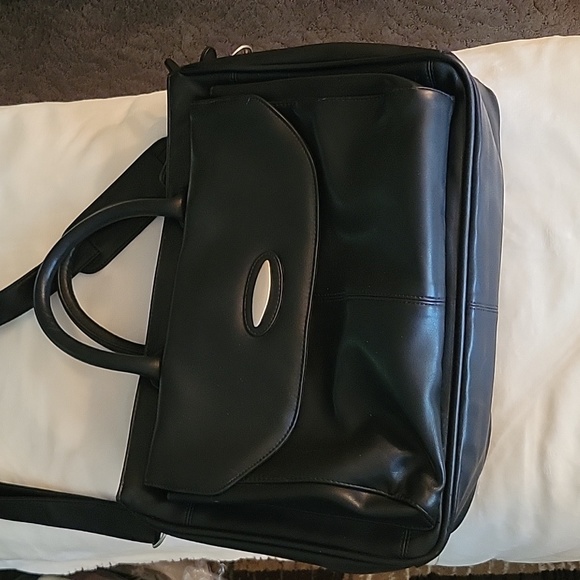 Beautiful large Multi compartment computer and briefcase - Picture 1 of 3